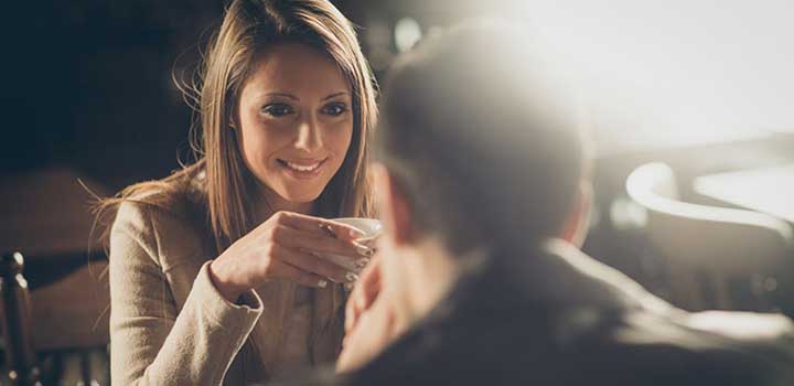 Comment savoir si on plaît à une fille – 15 signes à observer !