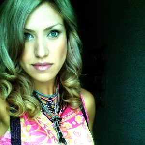 Louna - rencontre-Teen-Courbevoie